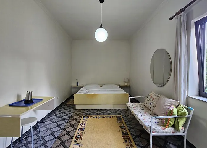 Δωμάτια σε οικογενειακή κατοικία Angie's Shared Tam Τίρανα