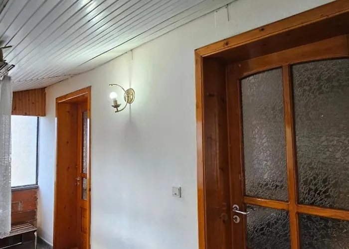 Angie's Shared Tam 地拉那