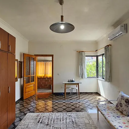 Angie's Shared Tam Pansiyon Tiran